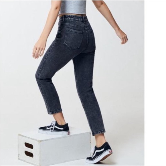 PacSun Hi-Rise Relaxed Fit Cropped Capri Mom Jean Faded Black Size 23 - Picture 1 of 11
